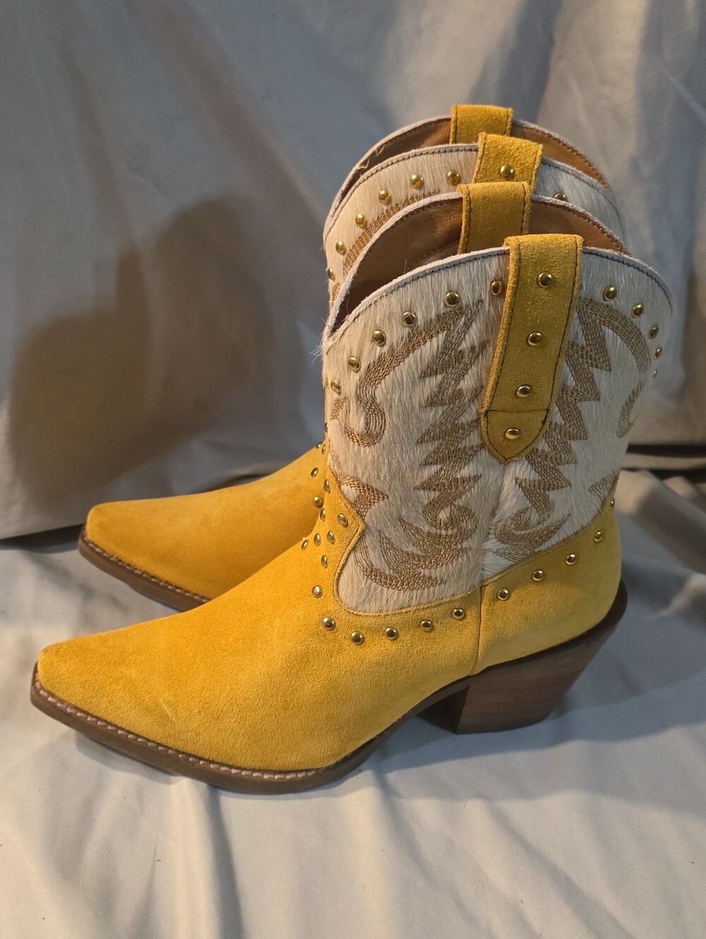 Dingo Rodeo Queen Hair On Suede Booties Yellow DI2222 Women Size 7.5 NWOB Defect